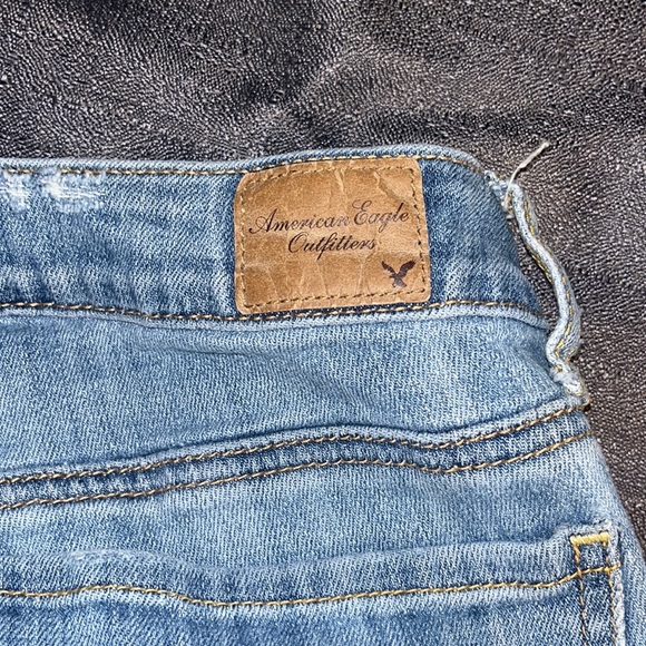 American Eagle Outfitters Light Wash Ripped Skinny Jeans -size 2 - Picture 3 of 5